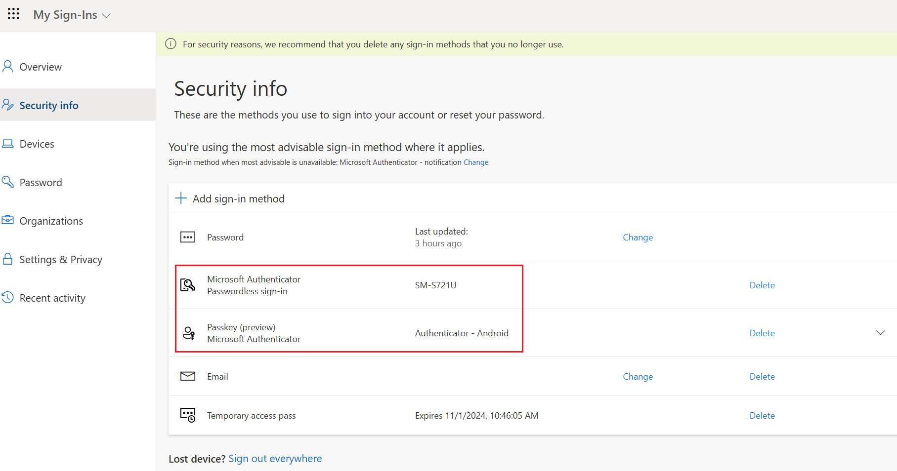 Trang Security info liệt kê riêng passkey và đăng nhập không mật khẩu bằng Authenticator