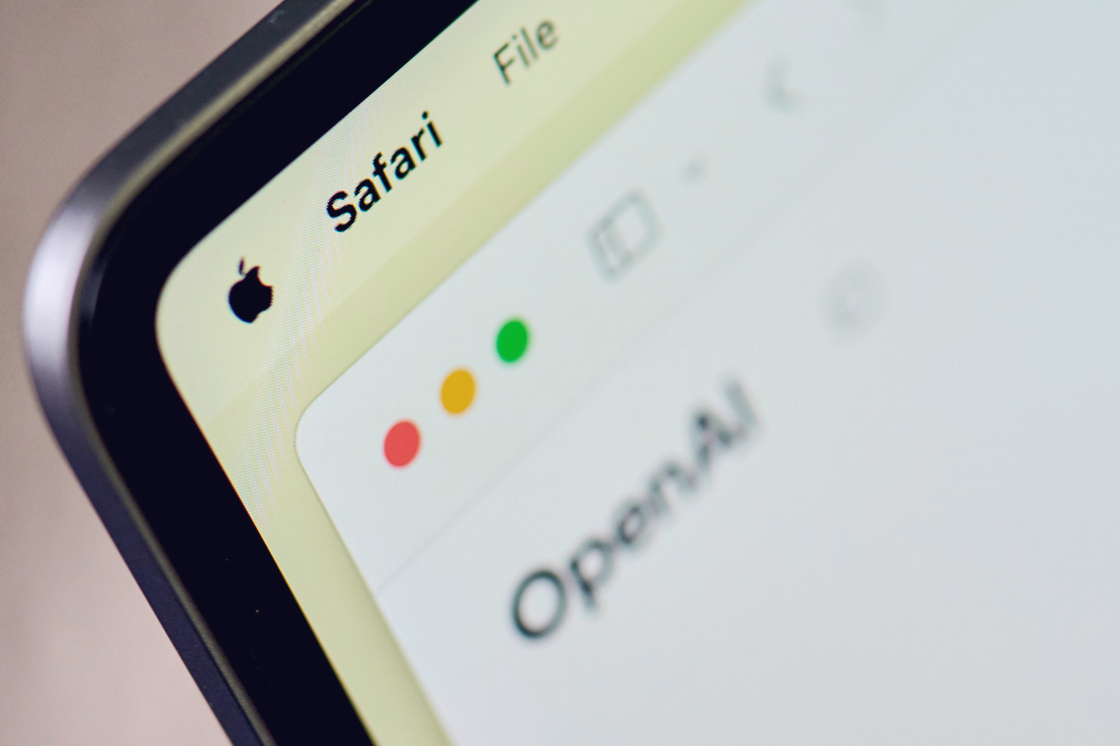 Trang web dịch vụ OpenAI trên thiết bị Apple Safari