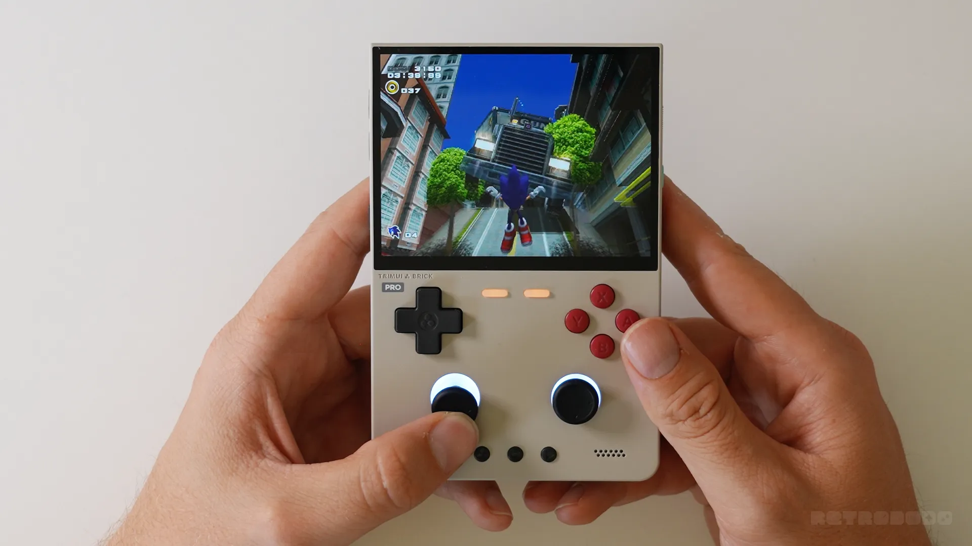 TrimUI Brick Pro chơi game Dreamcast