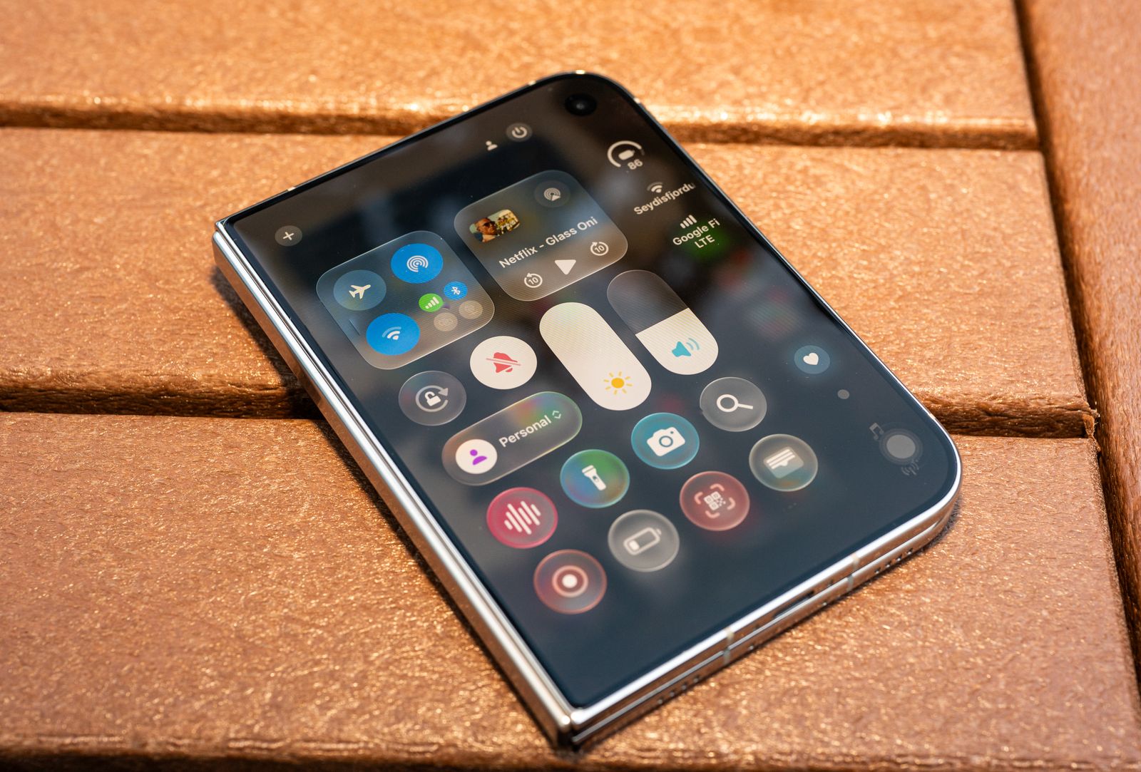 Trung tâm điều khiển trên màn hình ngoài iPhone Duo