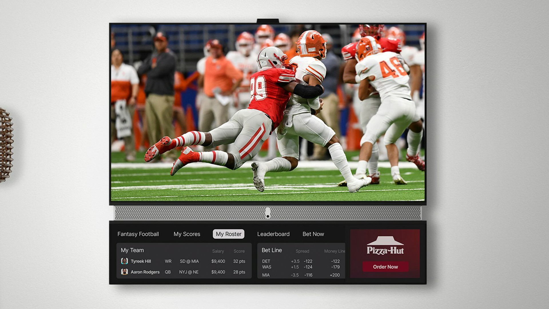 TV Telly có màn hình phụ chứa thông tin và ô quảng cáo