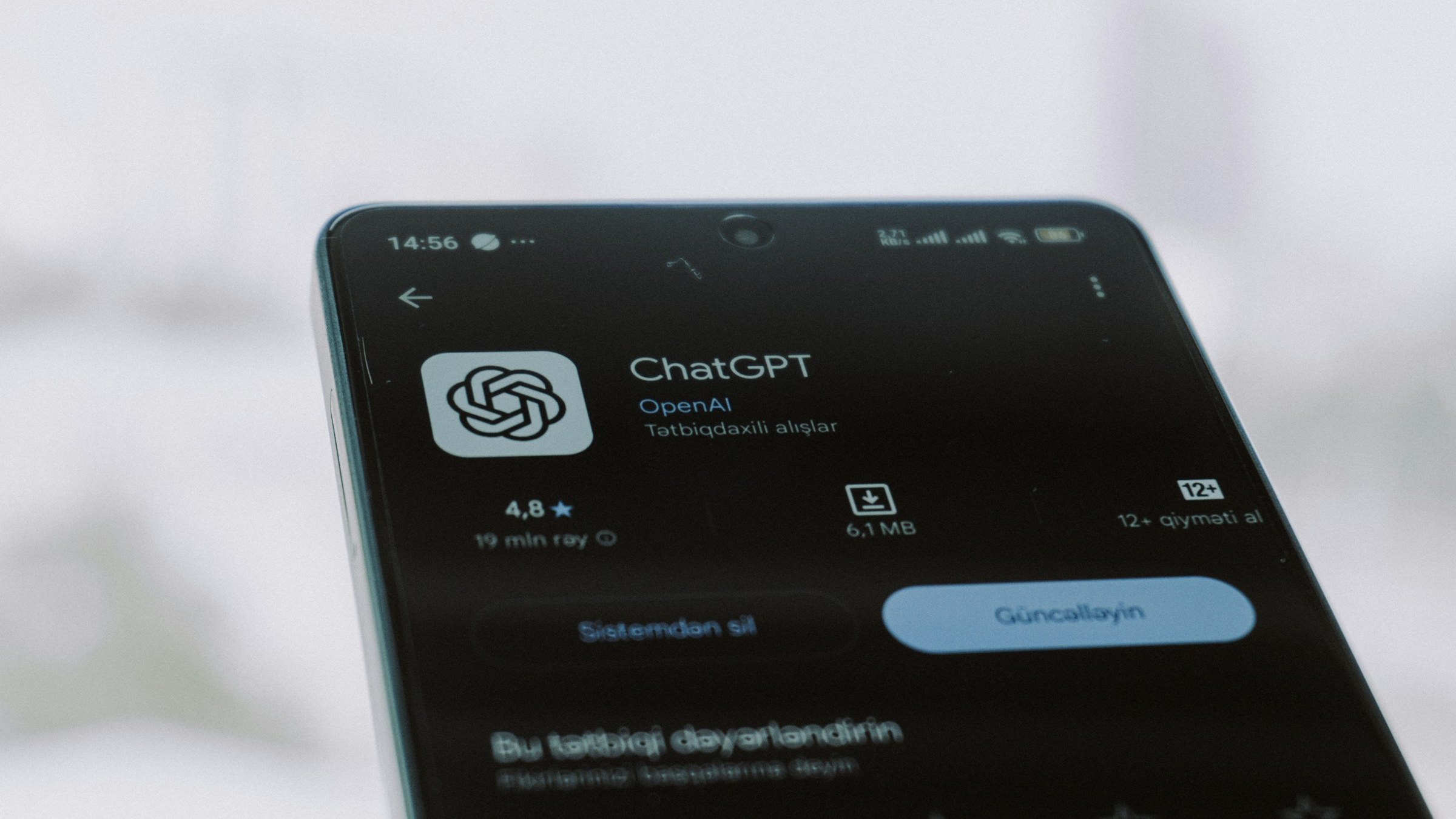 Ứng dụng ChatGPT hiển thị trên màn hình điện thoại thông minh