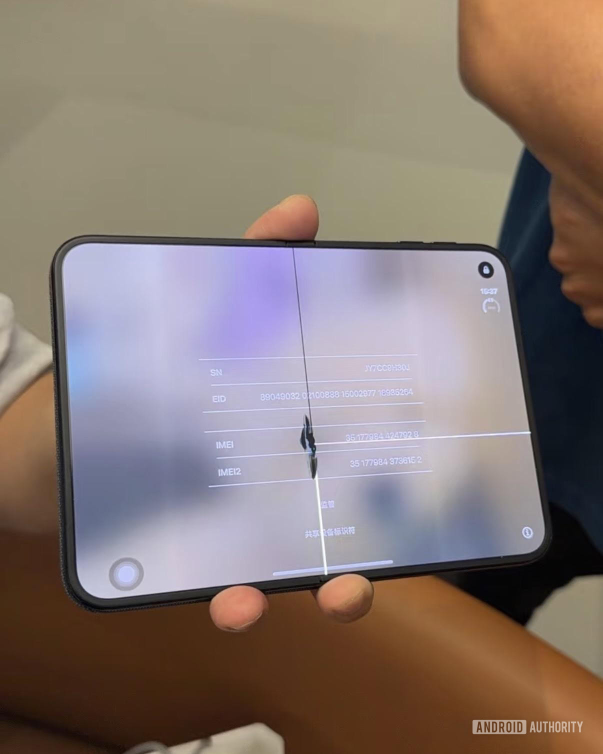 Vết nứt trên màn hình trong iPhone Duo