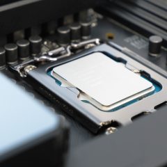 Vi xử lý Intel lắp trên socket LGA1700 của bo mạch chủ