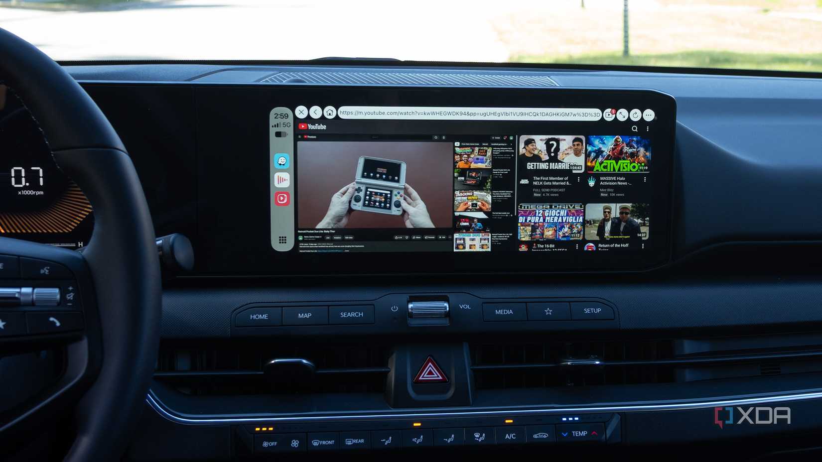 Video YouTube đang phát trên APTV CarPlay
