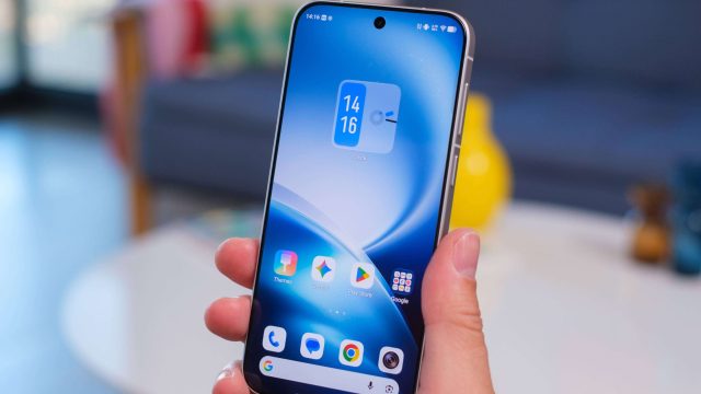 vivo X500 Pro cầm trên tay, mặt trước