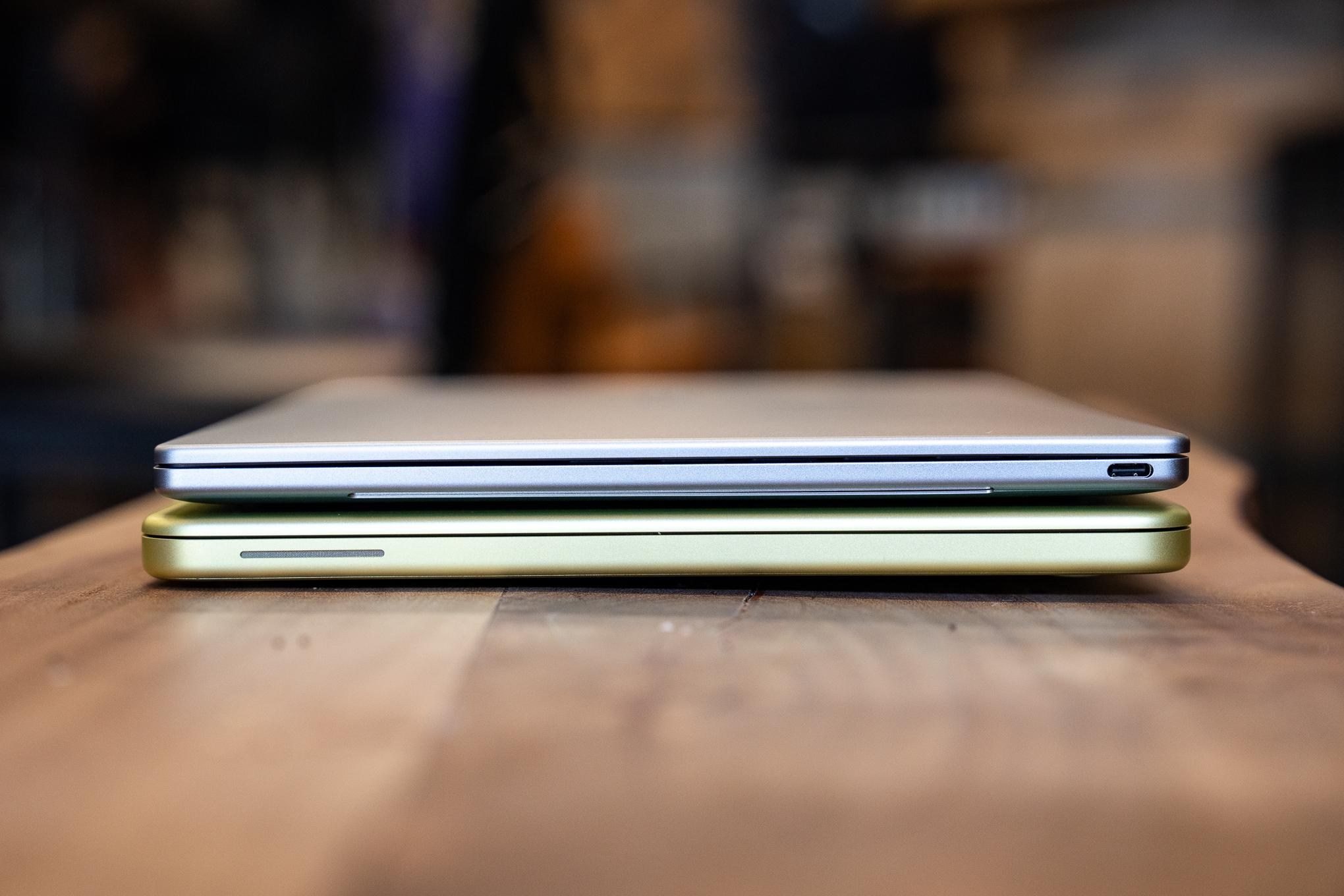 XPS 13 xếp trên MacBook Neo